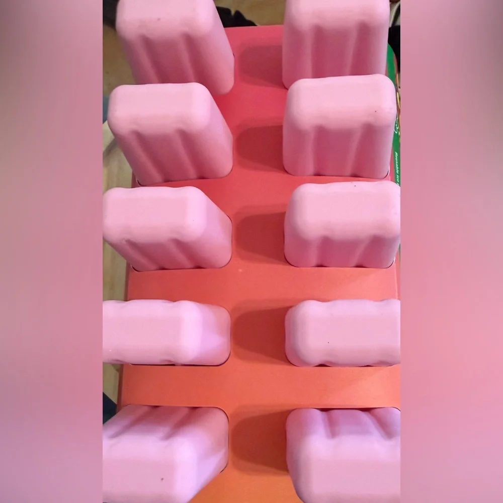 Gourmet, Reusable Silicone Ice Pop Mold, NWT makes 10 popsicles at once. - Picture 5 of 5